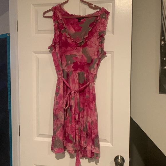 Banana Republic Dresses & Skirts - Banana Republic Floral Dress - Size M